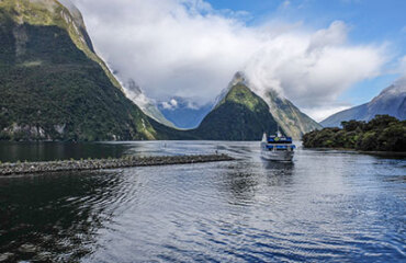 Grand Pacific 19 Day Signature Rail, Cruise & Coach Image 3
