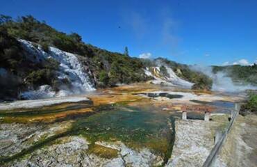3 Day Hobbiton, Rotorua and Geothermal Experience Image 2
