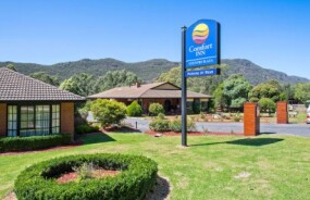 Country Plaza Halls Gap