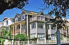 Akaroa Village Inn - Bruce Waterfront Deluxe Apartments