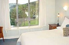 Akaroa Village Inn - Bruce Waterfront Deluxe Apartments