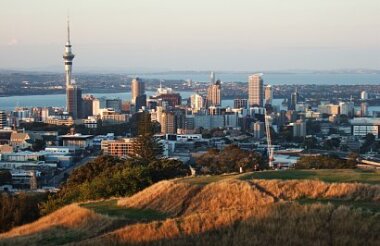 Rotorua to Auckland via Hobbiton Movie Set with Bush and Beach