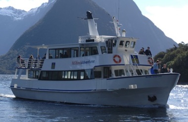 Cruise Milford Sound on the Milford Adventurer - Picnic Lunch Included