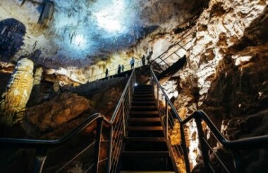 Jewel Cave Admission & Guided Tour with Capes Foundation