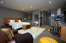 King & Queen Hotel Suites