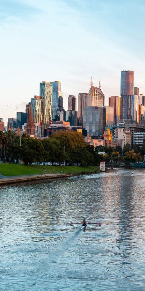 Rower on the Yarra River, Melbourne (credit to Tourism Australia)