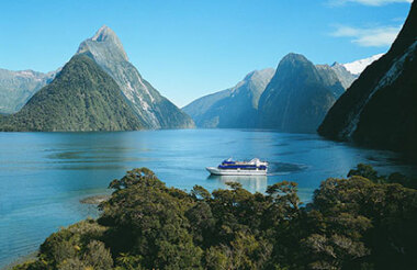 Milford Sound Cruise and coach tour from Queenstown returning to Te Anau