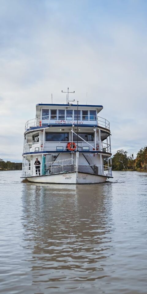 Boat on the Murray River - credit to Tourism Australia