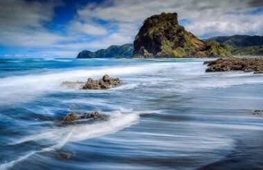 West Coast Discovery Piha Beach with Auckland & Beyond Tours