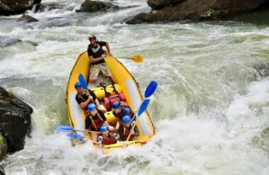 Tully River Grade 3 & 4 Rafting Trip with Raging Thunder
