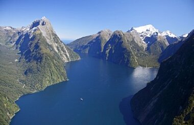 Milford Sound Nature Cruise with Scenic Return Flight