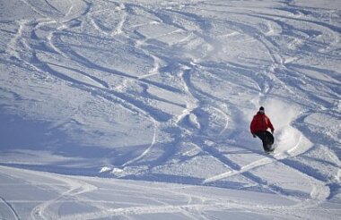 Shuttle to the mountain with Info & Snow