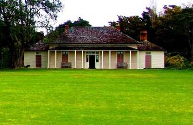 Auckland to Paihia including Waitangi Treaty Grounds with GreatSights