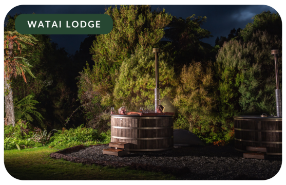 Two retirees enjoying the hot tub at Watai Lodge looking at New Zealand's night sky