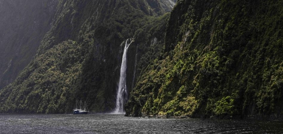 Milford Cruise RealNZ Milford Mariner Cruise