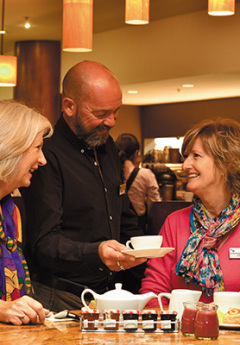 Two Grad Pacific guests enjoying a cup of tea