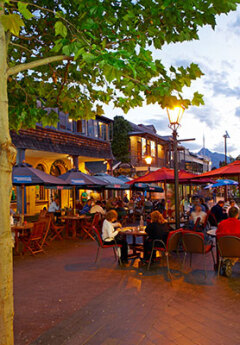 Al fresco dining in Queenstown