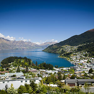 Sunny Views over the lake in Queenstown