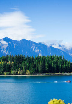 Jet boat on Lake Wakatipu