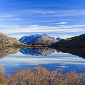 Mirrored mountains on Lake Hayes in Queenstown