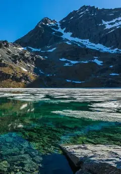 View of turquoise waters of Lake Alta in the Remarkables mountain range