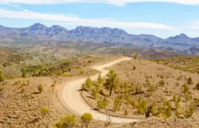 Drive into Wilpena Pound