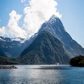 Visit the spectacular Milford Sound in Fiordland National Park