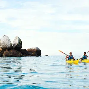 Kayaking around Split Apple Rock, Abel Tesman